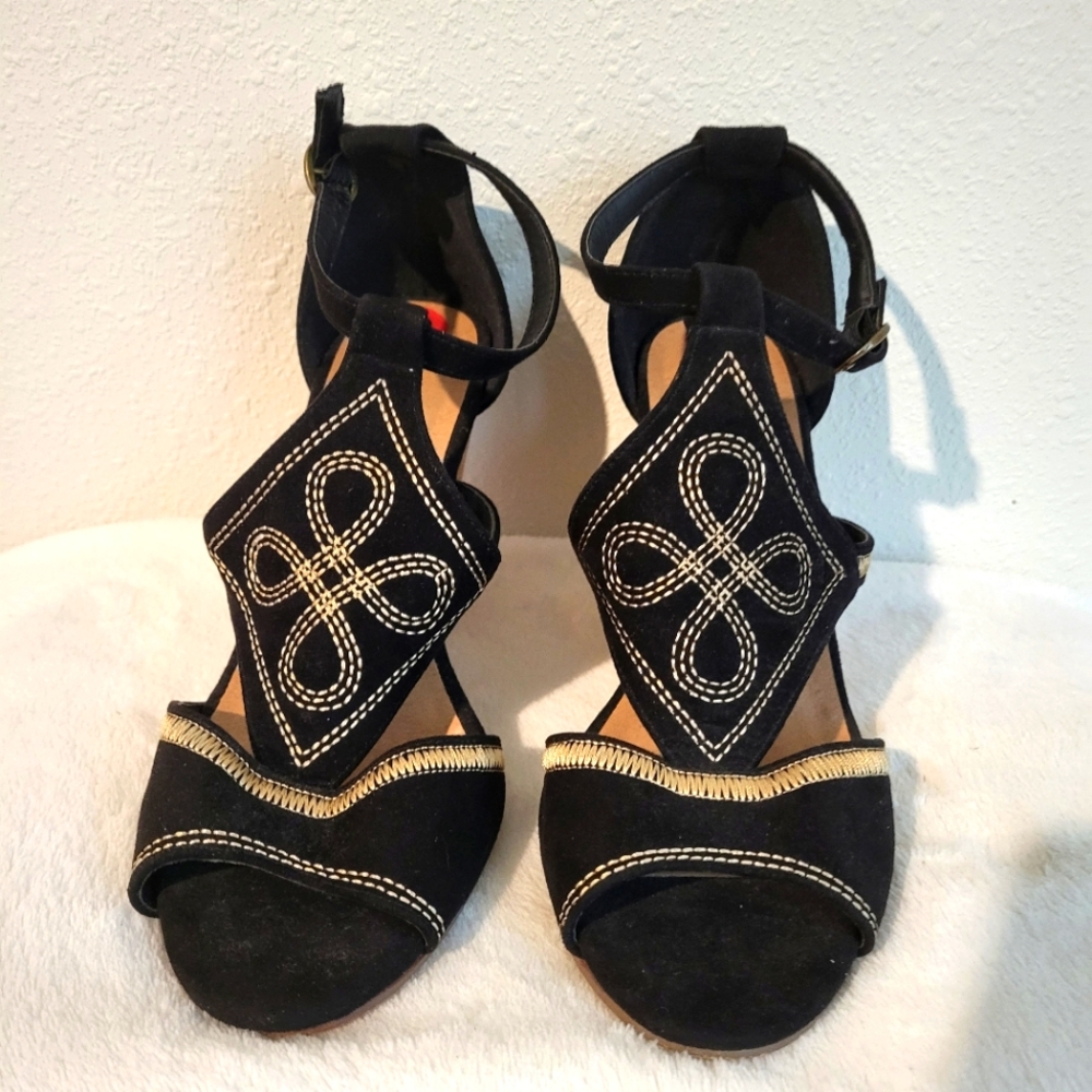 Restricted Brand Wedge Pump Sz. 10